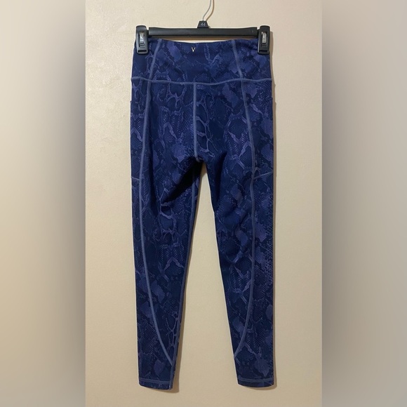 VICTORIA'S SECRET Flow On Point Leggings size 4 - Picture 3 of 8